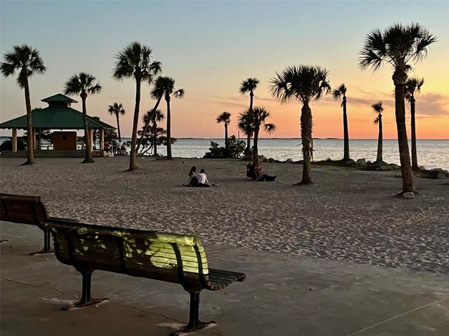 404 WINDRUSH BAY DRIVE, Tarpon Springs, FL 34689