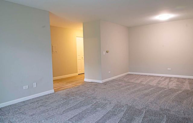 1311 S Finley Road 213, Lombard, IL 60148