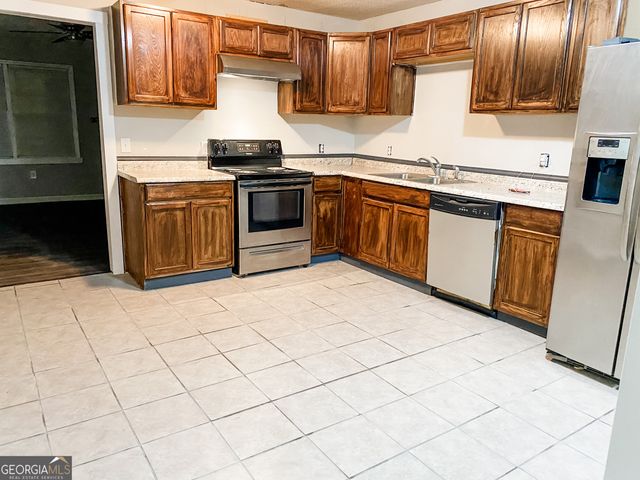 618 Robinson Drive, Jesup, GA 31545