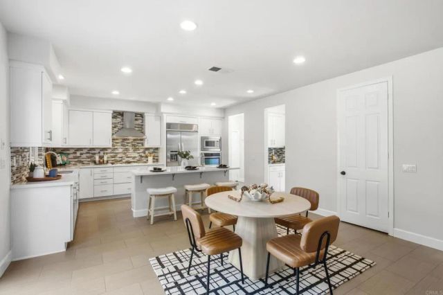 399 Amparo Dr, Escondido, CA 92025