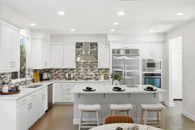 399 Amparo Dr, Escondido, CA 92025