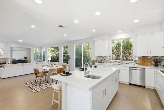 399 Amparo Dr, Escondido, CA 92025