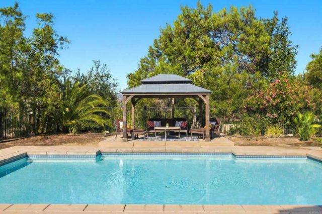 399 Amparo Dr, Escondido, CA 92025