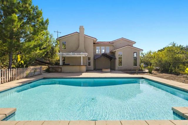399 Amparo Dr, Escondido, CA 92025