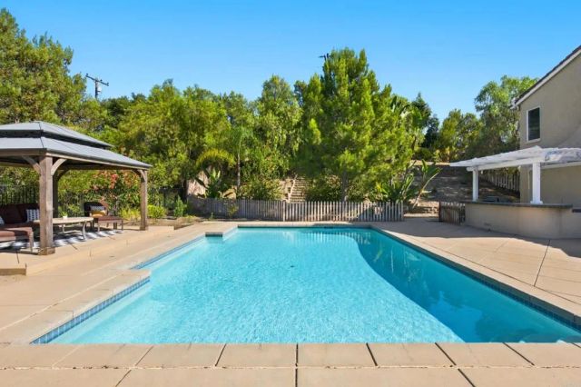 399 Amparo Dr, Escondido, CA 92025