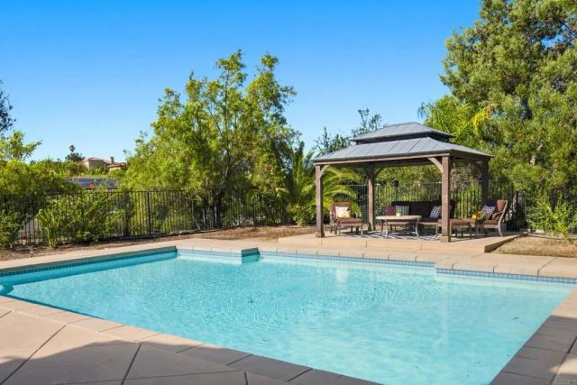 399 Amparo Dr, Escondido, CA 92025