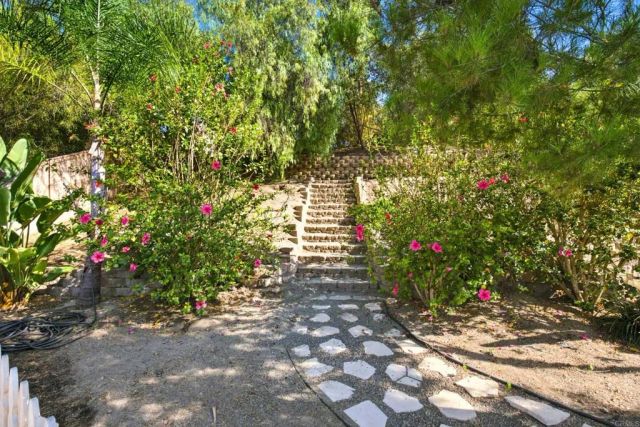 399 Amparo Dr, Escondido, CA 92025