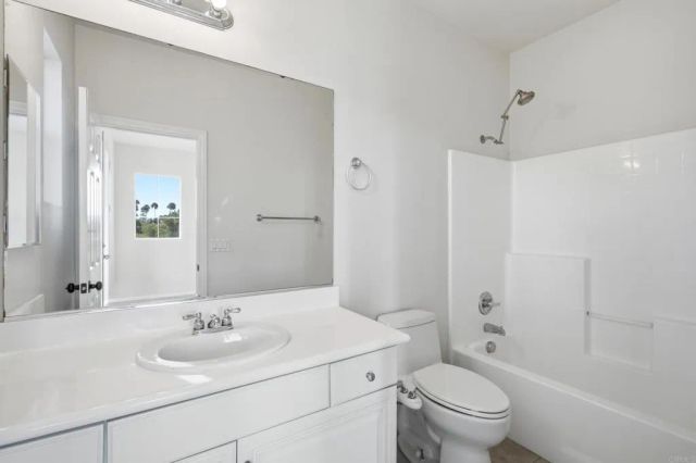 399 Amparo Dr, Escondido, CA 92025