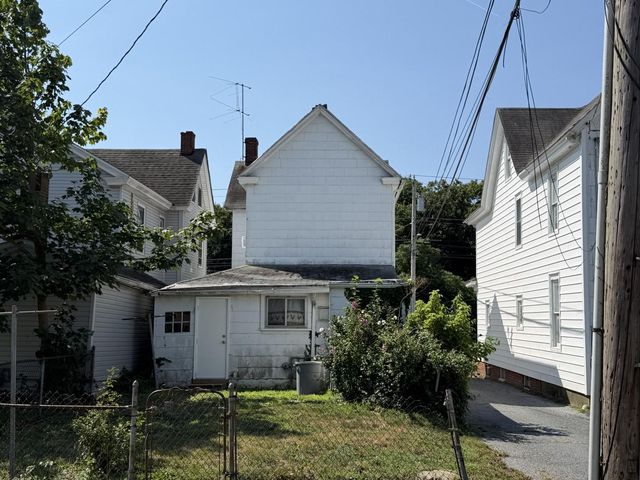 313 W DIVISION ST, Dover, DE 19904