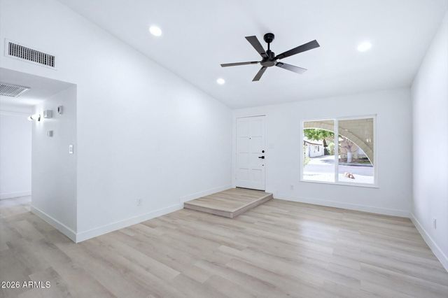 1262 W MENDOZA Avenue, Mesa, AZ 85202