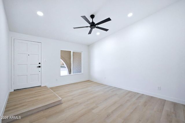 1262 W MENDOZA Avenue, Mesa, AZ 85202