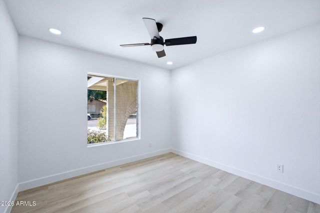 1262 W MENDOZA Avenue, Mesa, AZ 85202