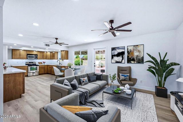 1262 W MENDOZA Avenue, Mesa, AZ 85202