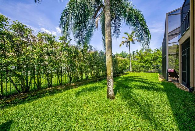 1681 Lakefield North Court, Wellington, FL 33414