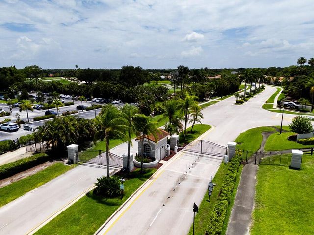 1681 Lakefield North Court, Wellington, FL 33414