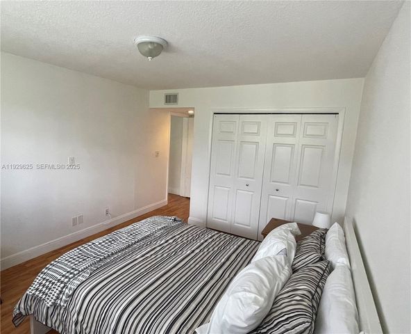 16500 Golf Club Rd 101, Weston, FL 33326