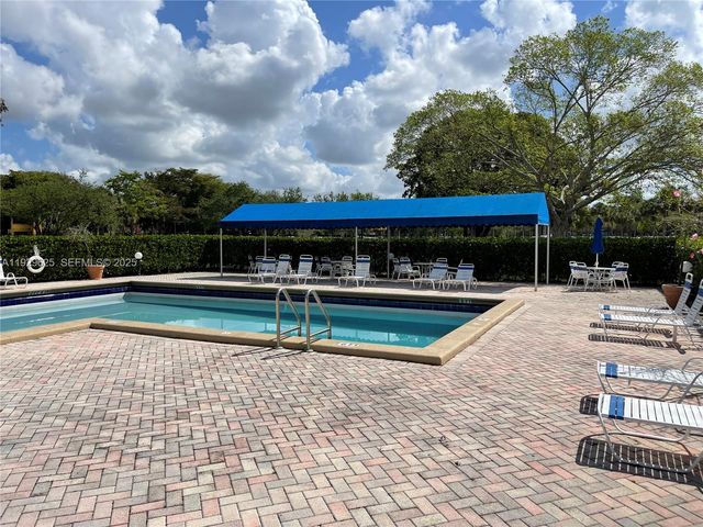 16500 Golf Club Rd 101, Weston, FL 33326