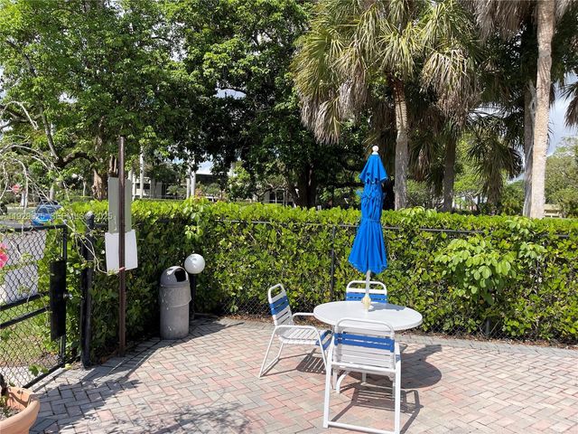 16500 Golf Club Rd 101, Weston, FL 33326