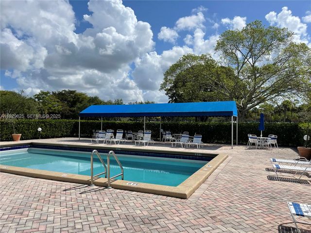 16500 Golf Club Rd 101, Weston, FL 33326