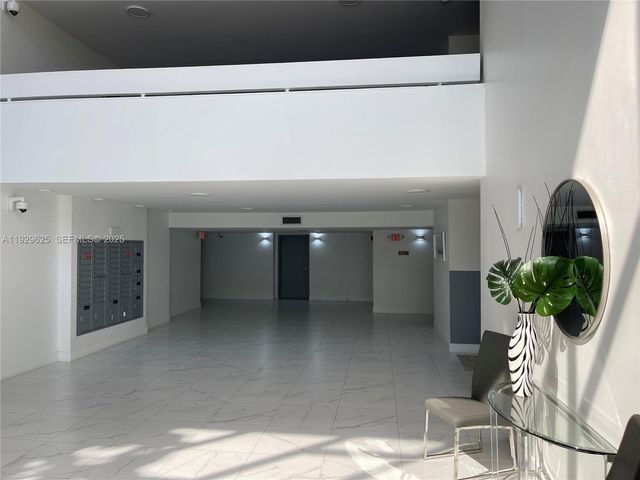 16500 Golf Club Rd 101, Weston, FL 33326