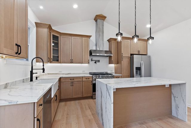 8611 Dorr Road, Wonder Lake, IL 60097