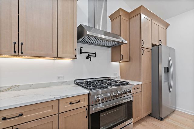 8611 Dorr Road, Wonder Lake, IL 60097