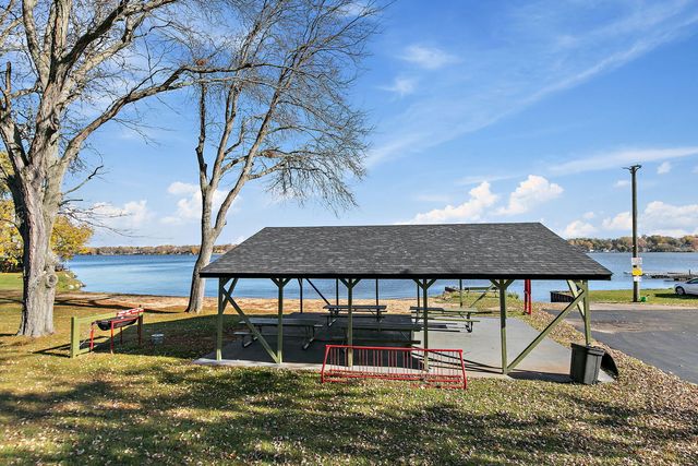 8611 Dorr Road, Wonder Lake, IL 60097