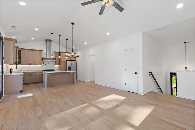 8611 Dorr Road, Wonder Lake, IL 60097