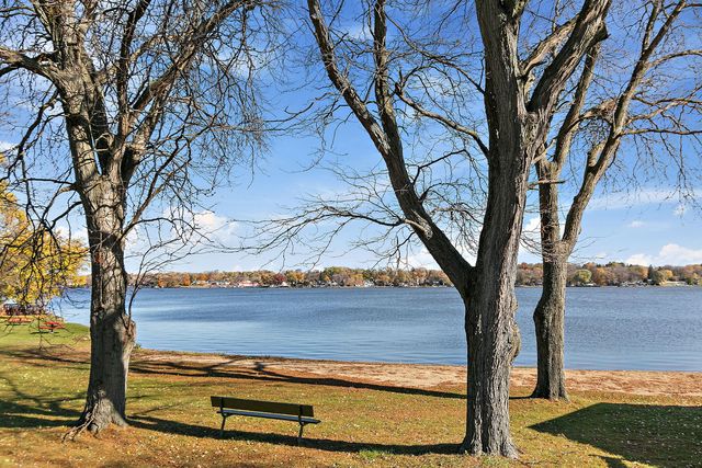 8611 Dorr Road, Wonder Lake, IL 60097