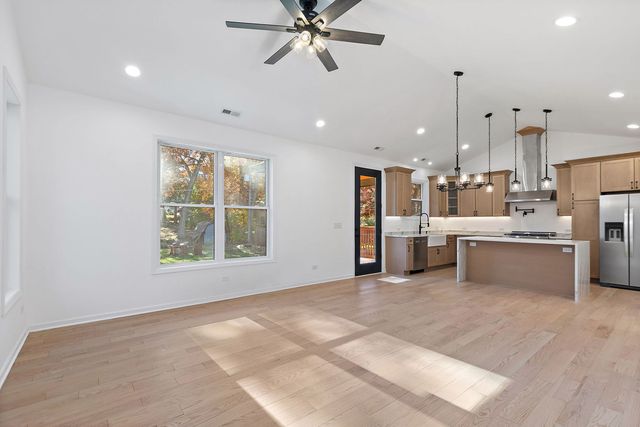 8611 Dorr Road, Wonder Lake, IL 60097