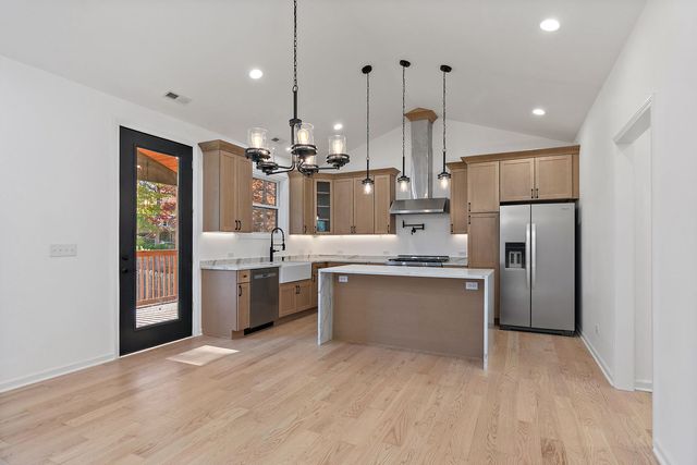 8611 Dorr Road, Wonder Lake, IL 60097