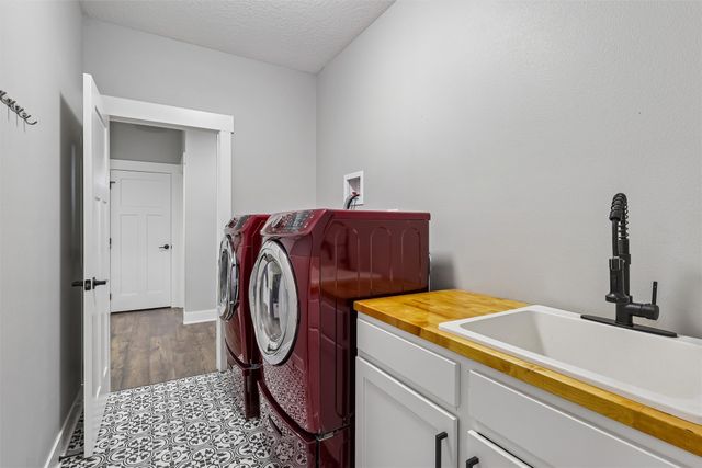 9190 Cody Drive, West Des Moines, IA 50266