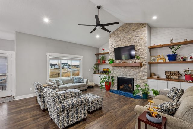 9190 Cody Drive, West Des Moines, IA 50266