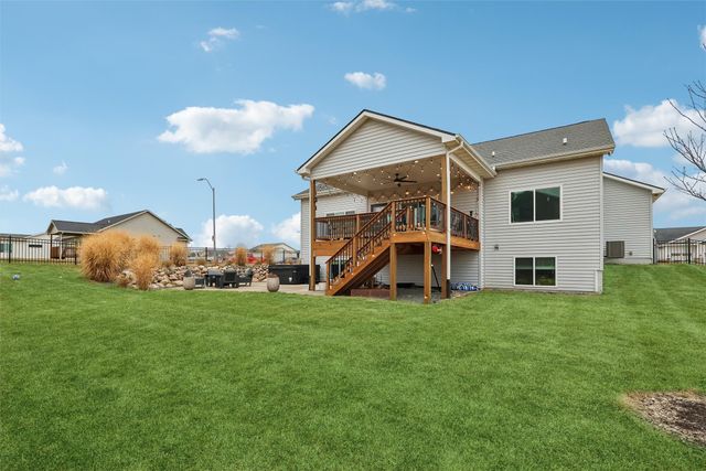 9190 Cody Drive, West Des Moines, IA 50266