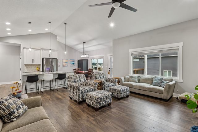 9190 Cody Drive, West Des Moines, IA 50266