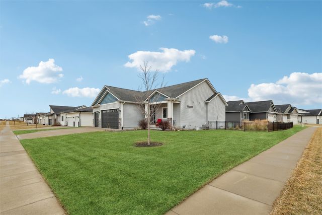9190 Cody Drive, West Des Moines, IA 50266