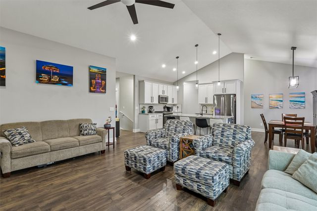 9190 Cody Drive, West Des Moines, IA 50266