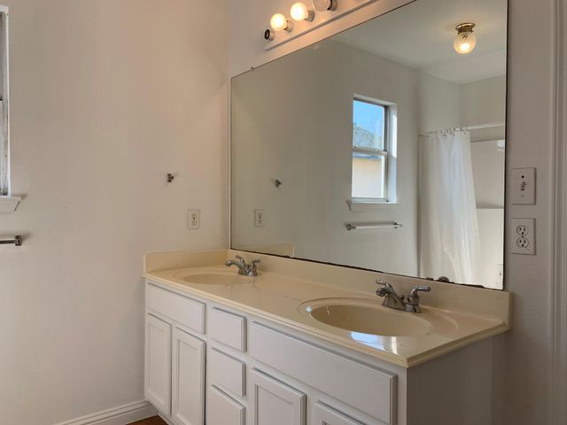 210 Evergreen CIR, Georgetown, TX 78626