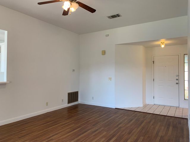 210 Evergreen CIR, Georgetown, TX 78626