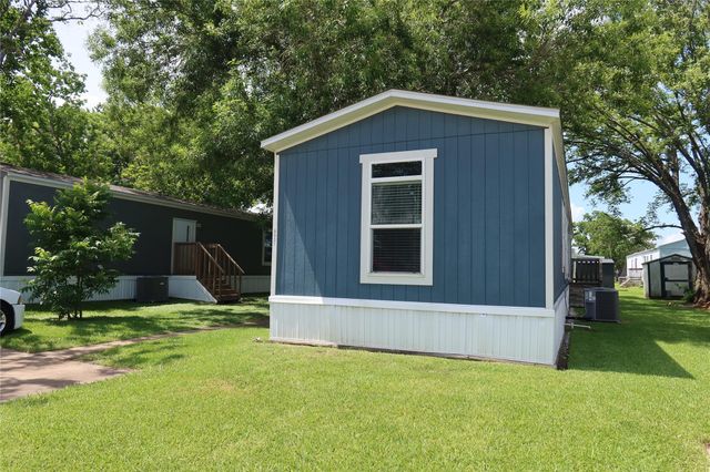 8931 Defiance Street, La Porte, TX 77571