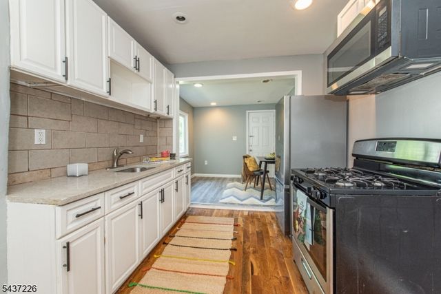145 Alexander St, Newark City, NJ 07106
