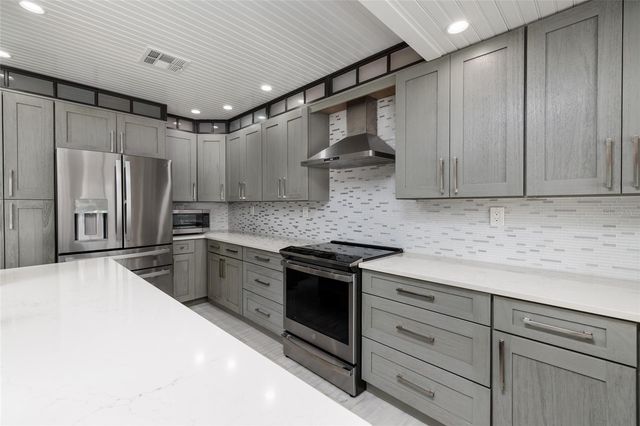 11775 E 4TH STREET E, Treasure Island, FL 33706