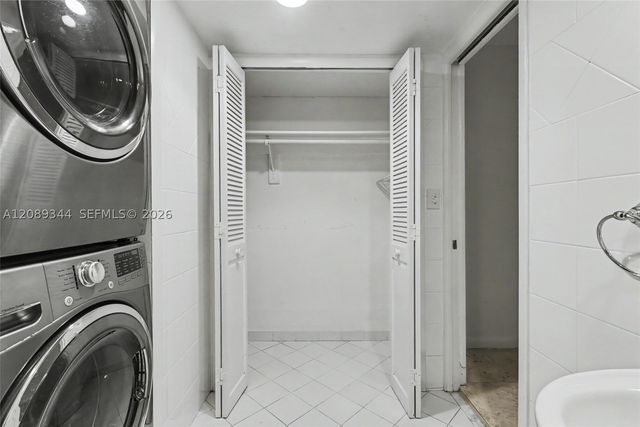 6039 Collins Ave 407, Miami Beach, FL 33140