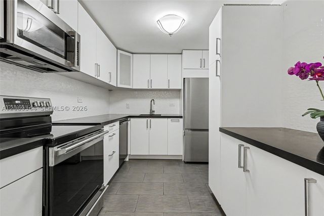 6039 Collins Ave 407, Miami Beach, FL 33140