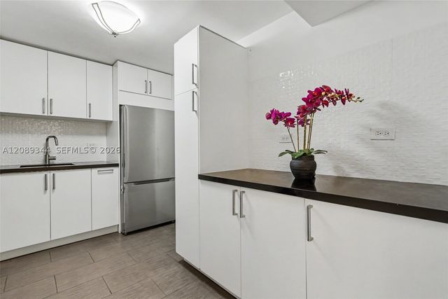 6039 Collins Ave 407, Miami Beach, FL 33140