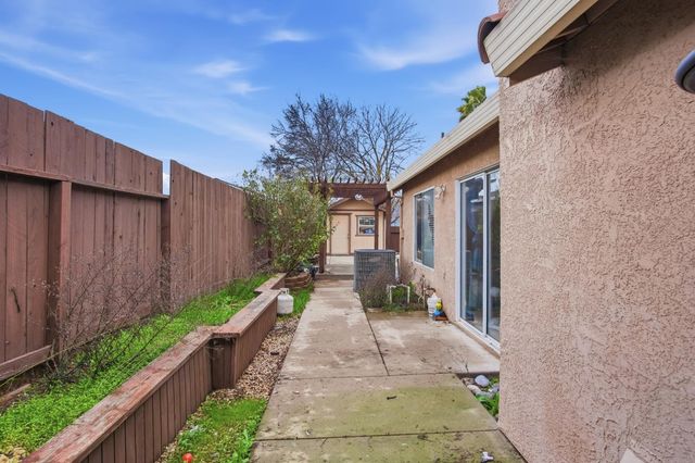 1232 Woodduck Ct, Newman, CA 95360