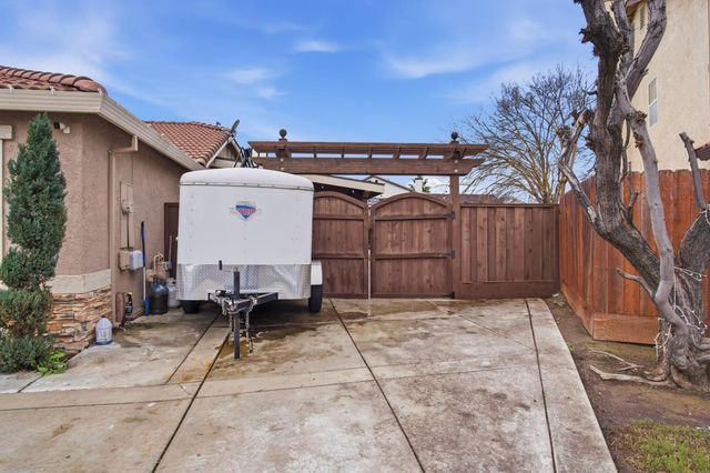 1232 Woodduck Ct, Newman, CA 95360