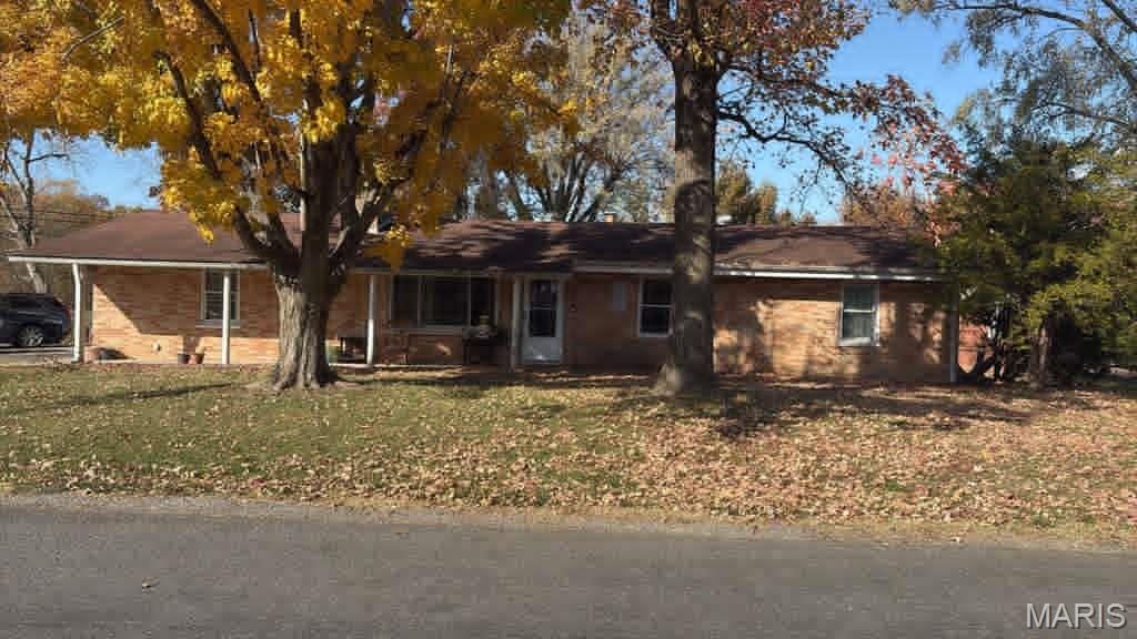 5006 Staten Drive, Godfrey, IL 62035