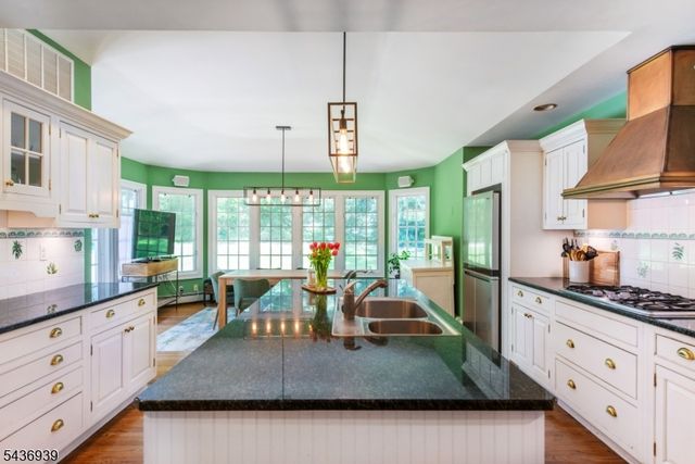 11 Yorke Rd, Mountain Lakes Boro, NJ 07046