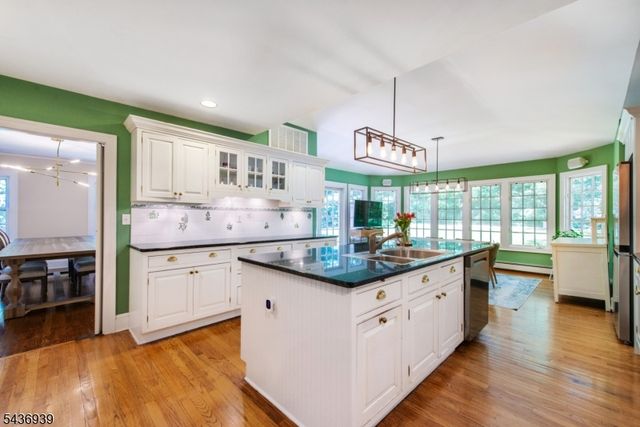 11 Yorke Rd, Mountain Lakes Boro, NJ 07046